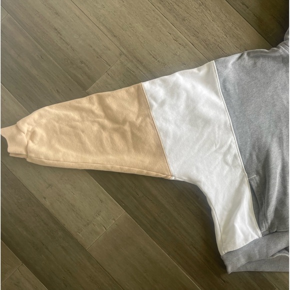 19.-Abercrombie & Fitch Cropped Hooded Sweatshirt - Picture 3 of 5